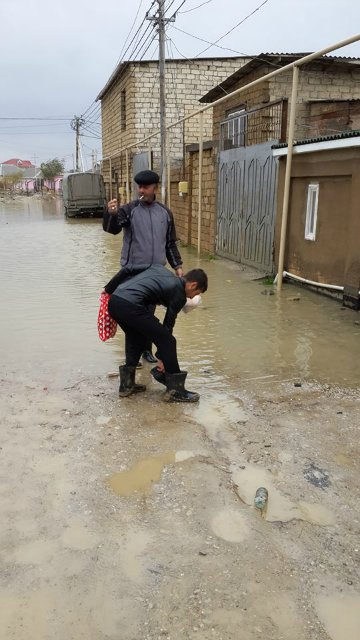 Yağış Bakının ayıbını açdı - FOTO