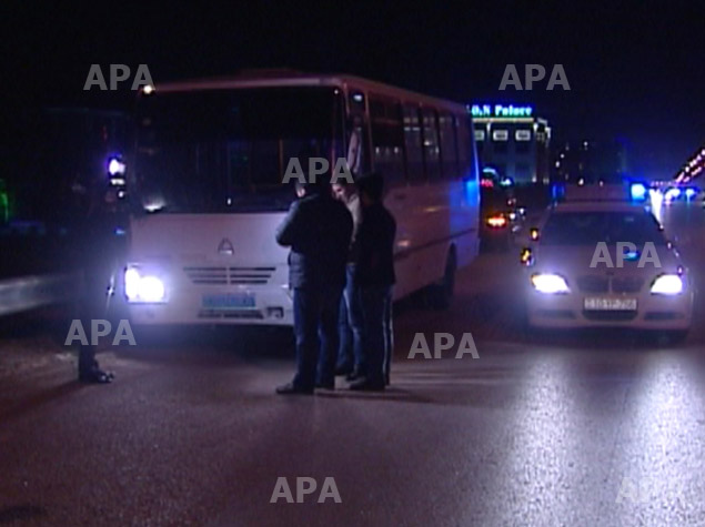 Abşeronda zəncirvarı yol qəzası olub, iki nəfər yaralanıb - FOTO