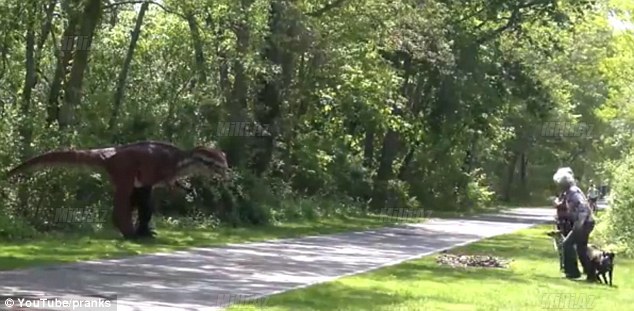 "Qaçın! Kolluqdan dinozavr çıxdı!" - VİDEO - FOTO