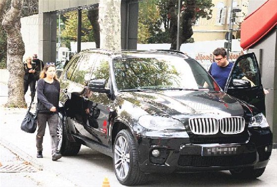 Populyar aktyor lüks maşın aldı - FOTO