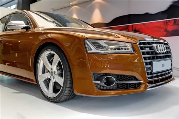 Audi S8 fərdiləşir - FOTO