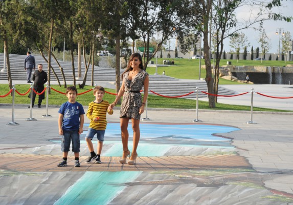 Leyla Əliyeva Dədə Qorqud parkında 3D qraffiti layihəsinin açılışında iştirak edib - YENİLƏNİB - FOTO