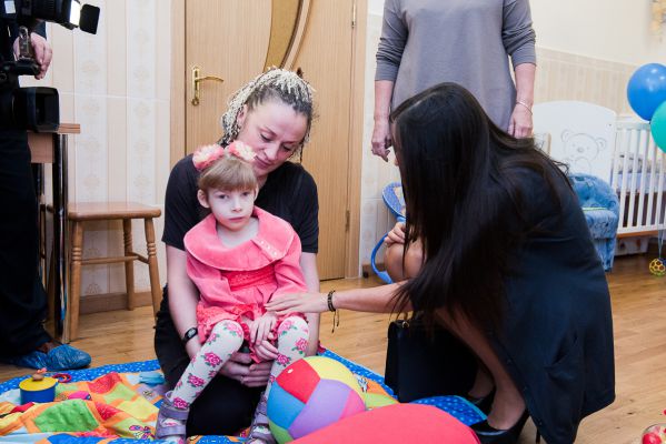 Heydər Əliyev Fondunun vitse-prezidenti Leyla Əliyeva Sankt- Peterburqda bir neçə uşaq evində və internat məktəbində olub - FOTO