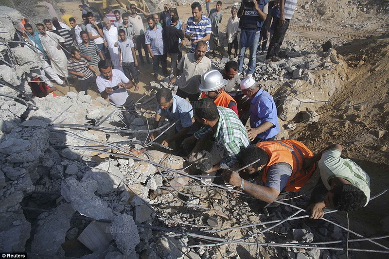 İsrail ərəb məktəbini bombaladı: 16 uşaq öldü, 200 nəfər yaralandı - FOTO