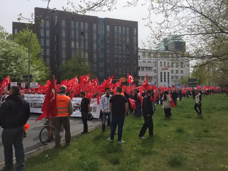 Berlin belə qırmızı etiraz görməmişdi - FOTO