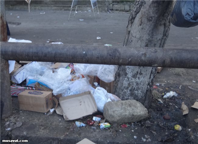 Bakının böyük bazarı zibillik içində batır - FOTO