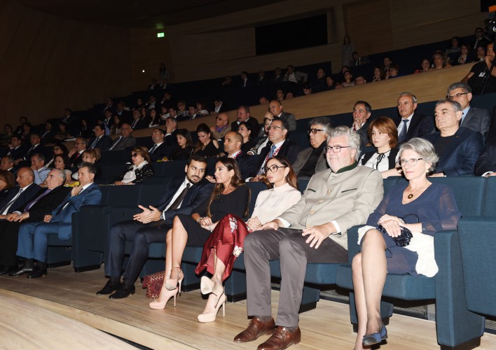 Mehriban Əliyeva "Hədəf Bakıdır. Hitler neft uğrunda döyüşü necə uduzdu" filminin təqdimat mərasimində iştirak edib - FOTO