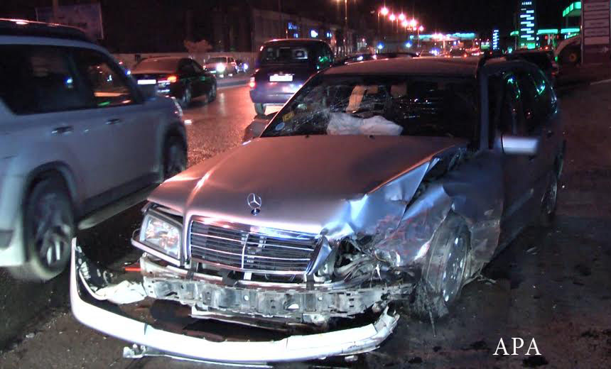 Bakıda qəza törədən "Opel" yandı - YENİLƏNİB - FOTO