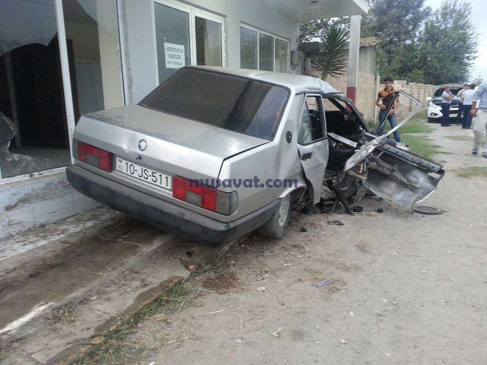 Azərbaycanda iki avtomobil toqquşub yandı: ölənlərdən biri telekanal əməkdaşıdır - YENİLƏNİB - FOTO