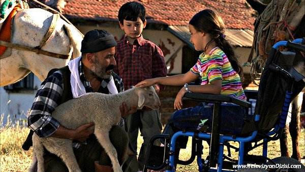 Məlahət Abbasovanın Türkiyədə məşhur olan qızı - FOTO