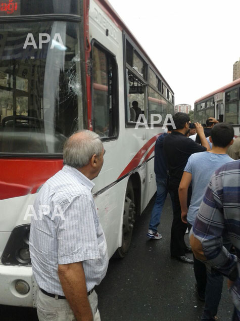 Bakıda iki marşrut avtobusu ötüşərkən toqquşdu, yaralılar var - YENİLƏNİB - FOTO