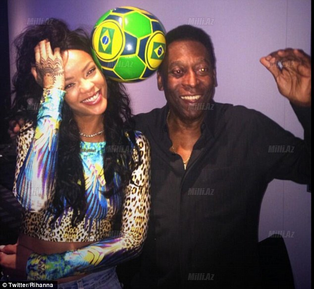 Rihanna Pele ilə belə qucaqlaşdı - FOTO