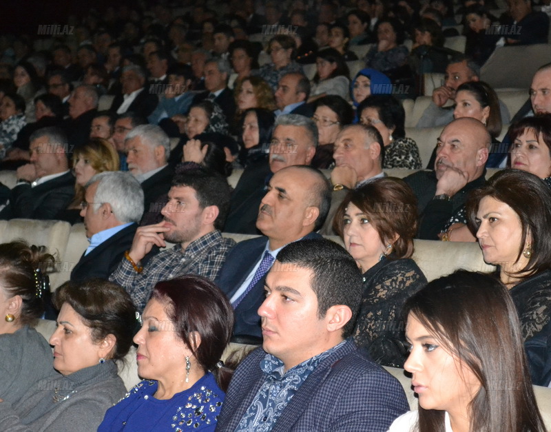 Fərqanə atasından sonra xalqa imtahan verdi - REPORTAJ - FOTO